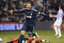 东亚运动会足球赛历届冠军？历届东亚运动会举办地？