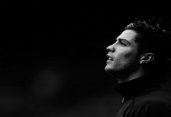 黄种人不适合踢足球吗，黄种人不适合运动