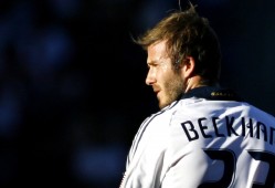 邓肯每个赛季的数据，邓肯第几个赛季拿的总冠军？